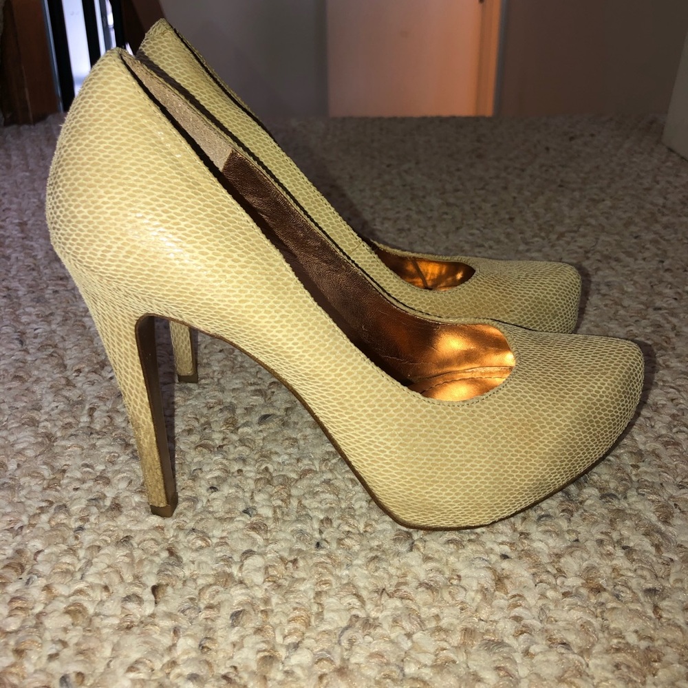 BCBGeneration Women’s Parade Platform Pump